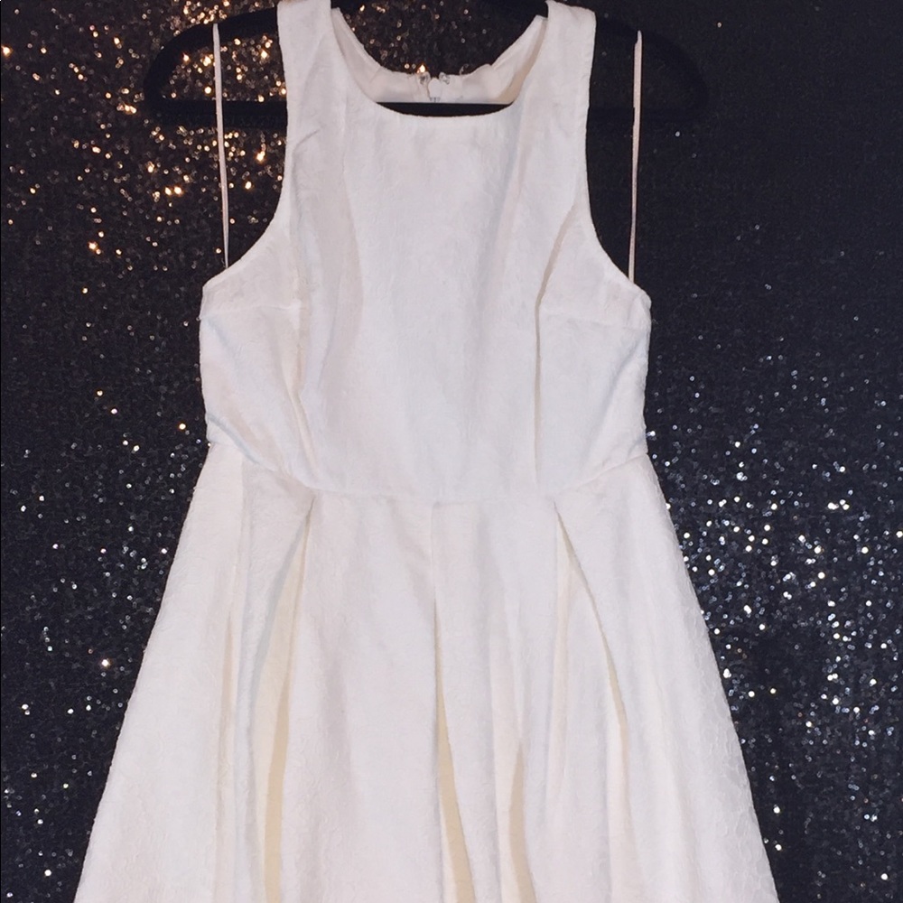 White sleeveless dress